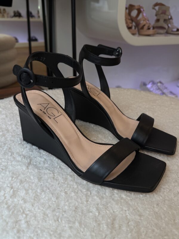 Mimi Sandal