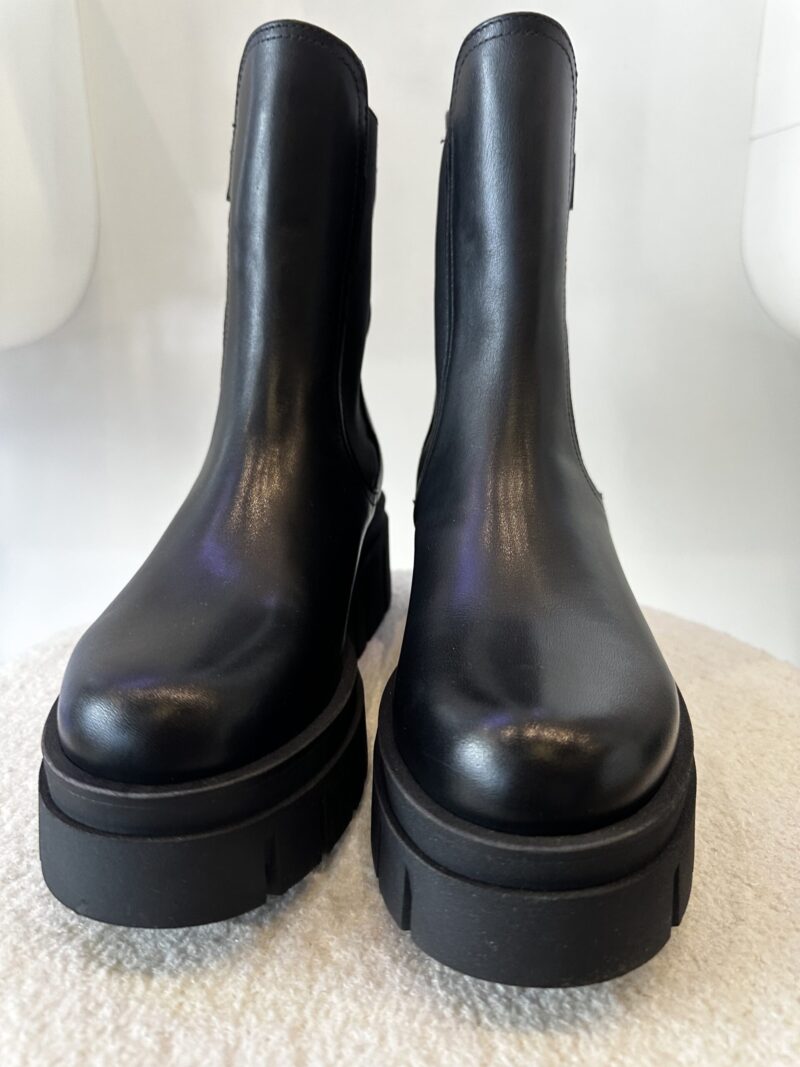 Nėrogiardini Boots Chelsea Noires