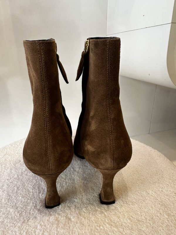 Rivecour Numéro 713 Suede Mocha – Image 3
